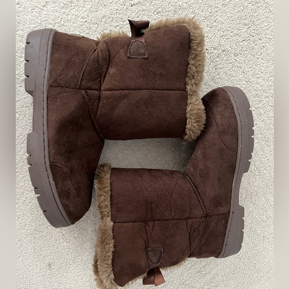 NEVER WORN Holly waterproof winter boot. Brown size 7